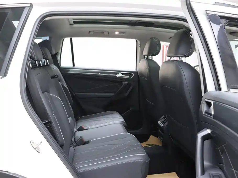 Volkswagen Tiguan L 2022 330TSI Automatic 2WD R-Line Premium Edition 2022 - thumbnail 17