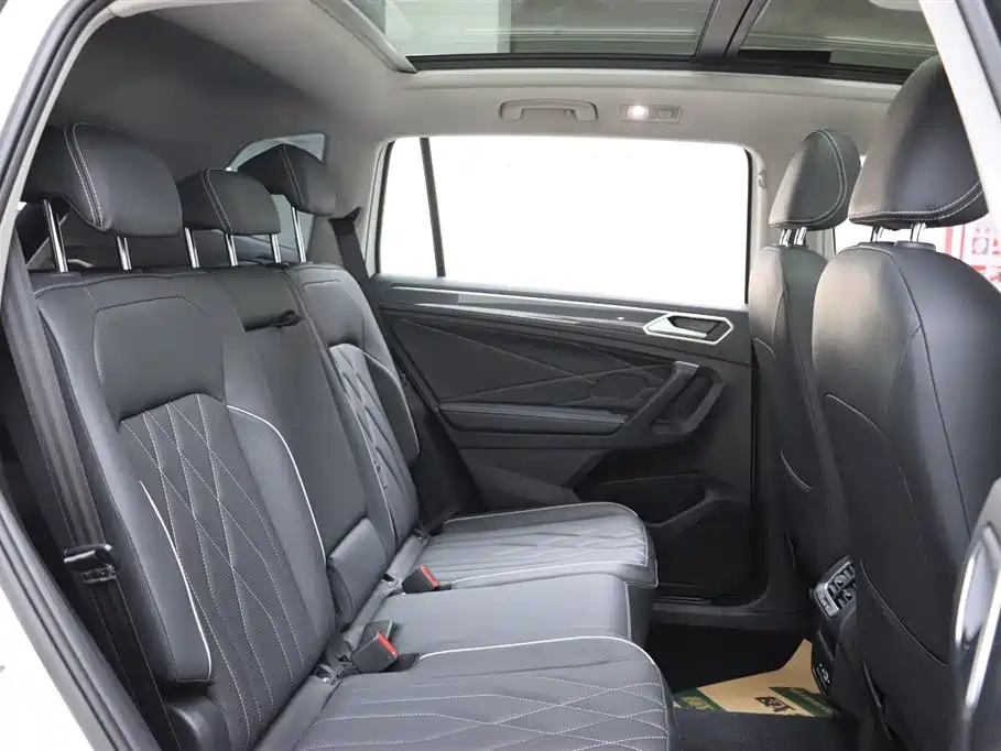Volkswagen Tiguan L 2022 330TSI Automatic 2WD R-Line Premium Edition 2022 - thumbnail 18