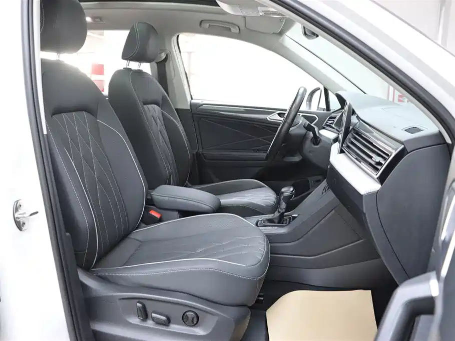Volkswagen Tiguan L 2022 330TSI Automatic 2WD R-Line Premium Edition 2022 - thumbnail 20