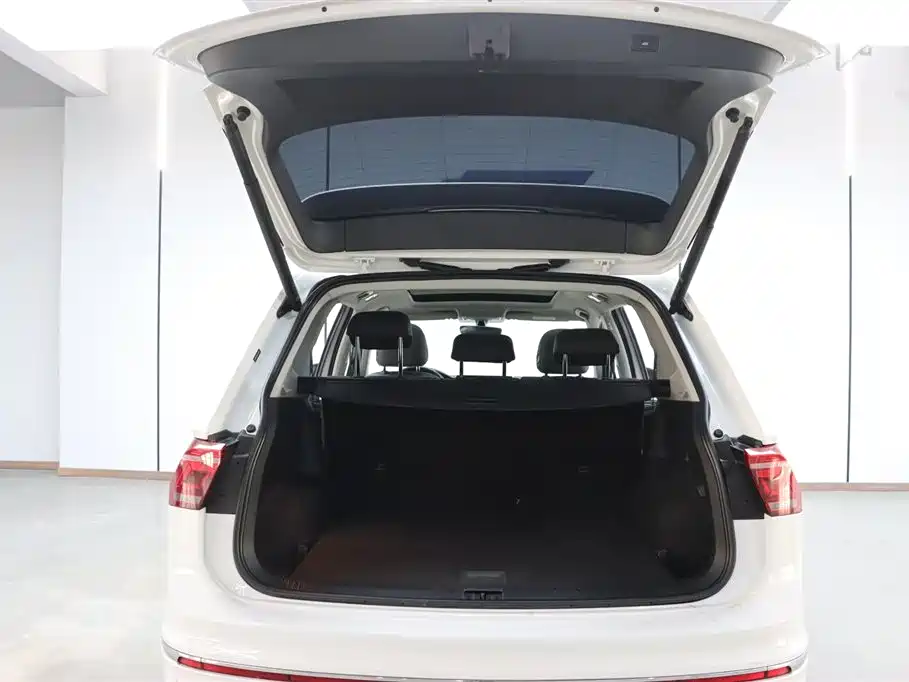 Volkswagen Tiguan L 2022 330TSI Automatic 2WD R-Line Premium Edition 2022 - thumbnail 30