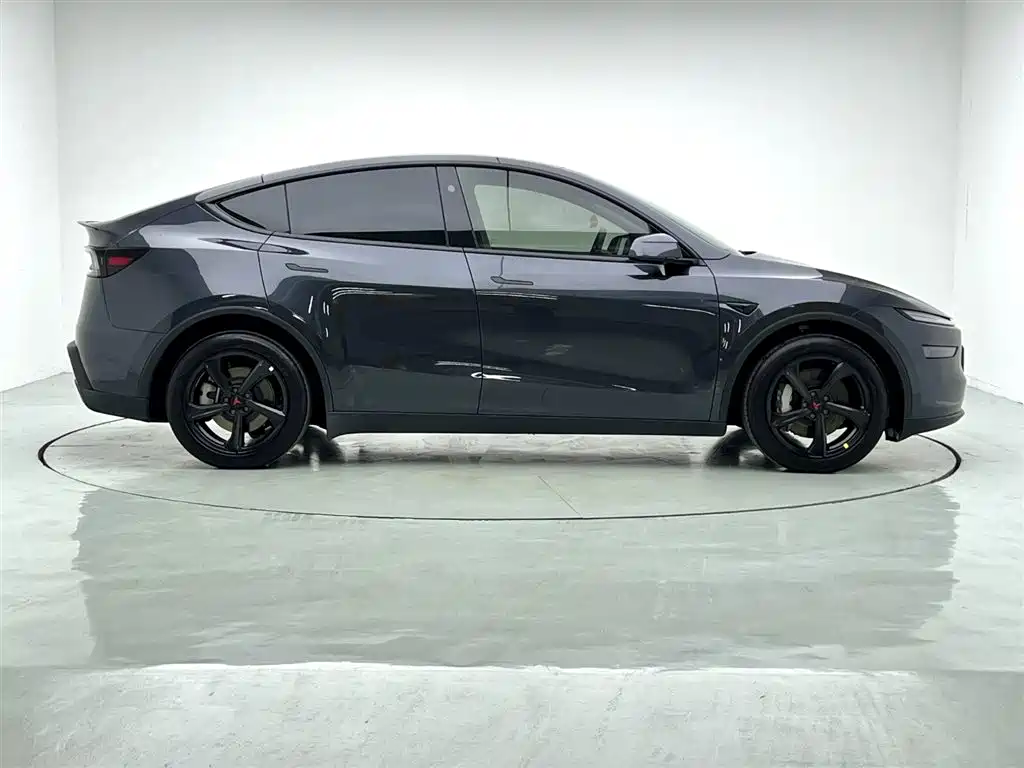 Tesla Model Y 2025 Rear-Wheel Drive 2025 - thumbnail 4