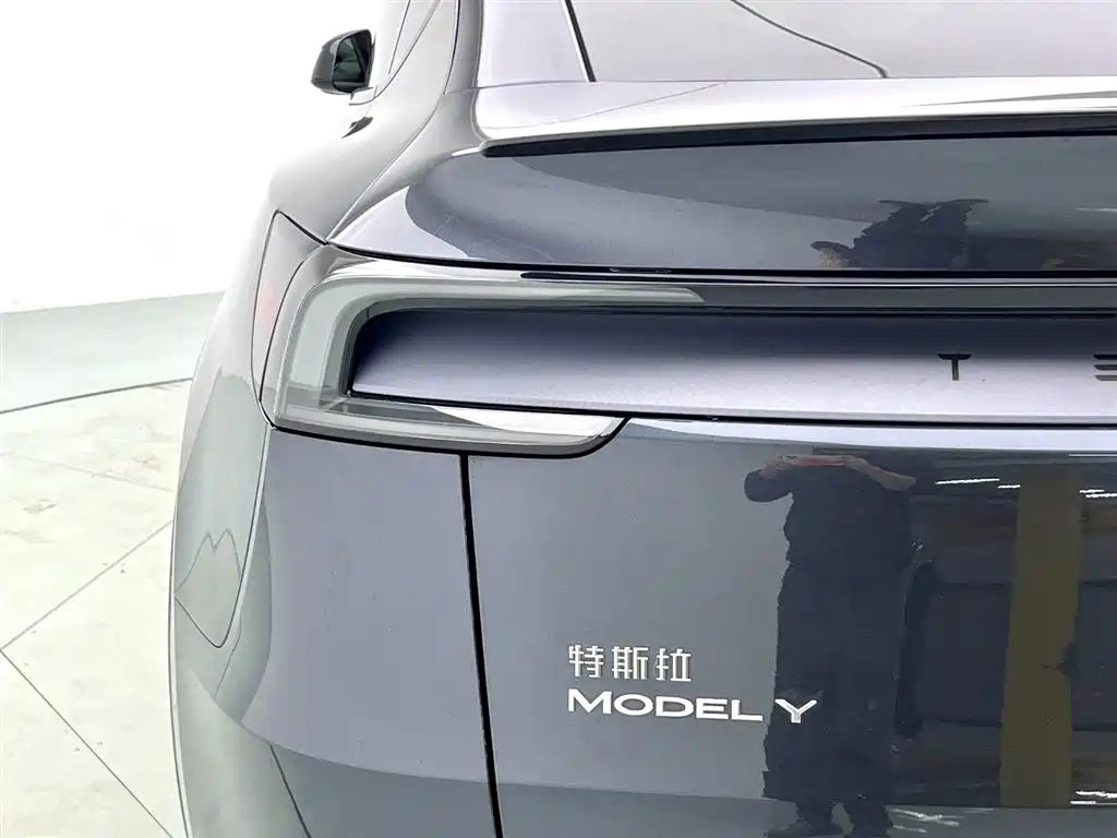 Tesla Model Y 2025 Rear-Wheel Drive 2025 - thumbnail 8