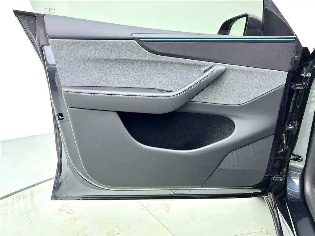 Tesla Model Y 2025 Rear-Wheel Drive 2025 - thumbnail 18