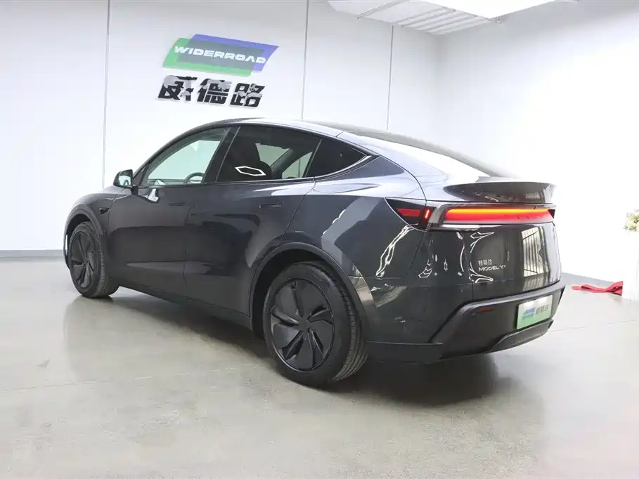 Tesla Model Y Long Range All-Wheel Drive 2025 2025 - thumbnail 5