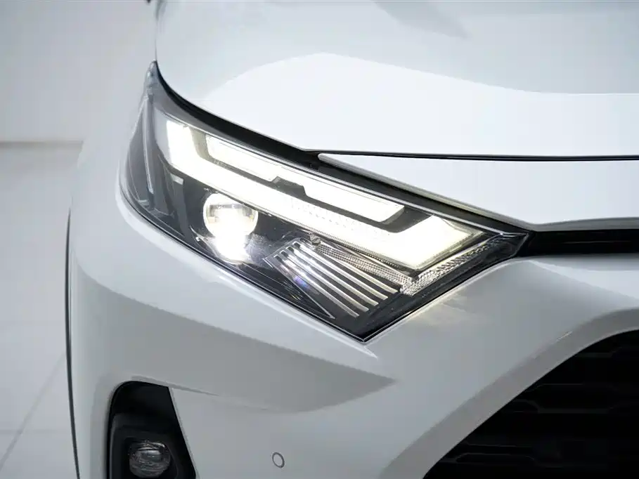 Toyota RAV4 2023 2.0L CVT 2WD 20th Anniversary Platinum Edition 2023 - thumbnail 12