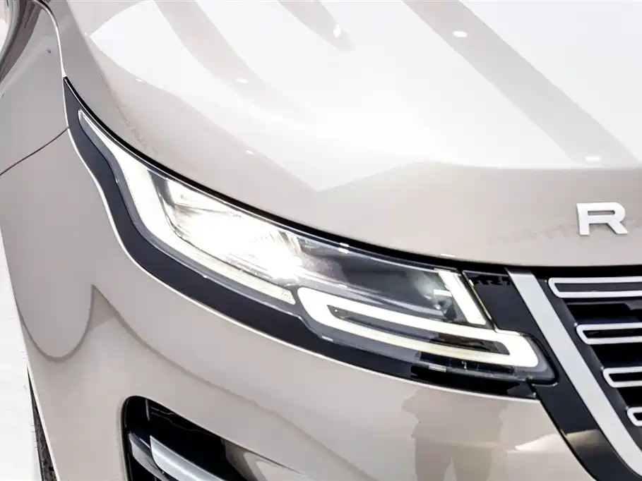 Land Rover Range Rover Evoque 2024 Range Rover Evoque L HSE Aurora Limited Edition 2024 - thumbnail 17