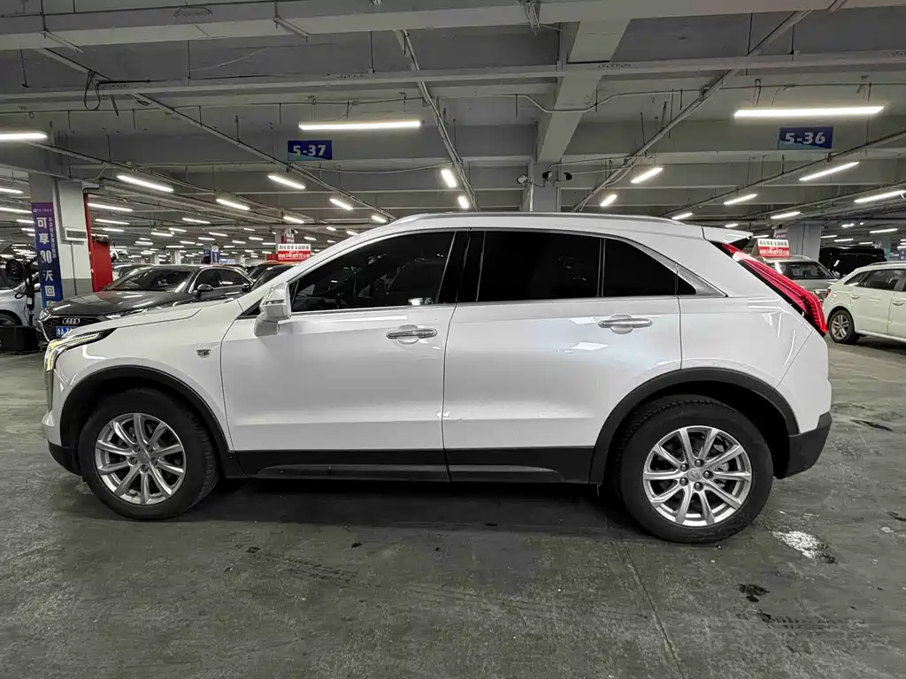 Cadillac Cadillac XT4 2018 28T FWD Technology Edition 2019 - thumbnail 3