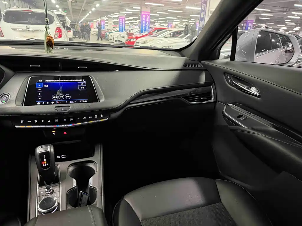 Cadillac Cadillac XT4 2018 28T FWD Technology Edition 2019 - thumbnail 14