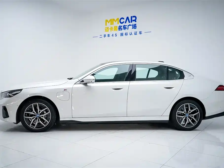BMW BMW i5 2024 eDrive 35L Premium M Sport Package 2024 - thumbnail 14
