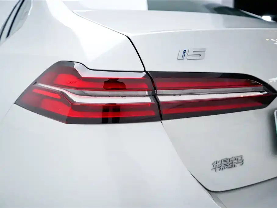 BMW BMW i5 2024 eDrive 35L Premium M Sport Package 2024 - thumbnail 30
