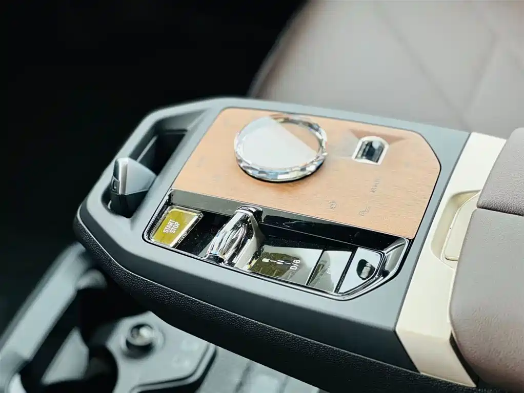 BMW BMW iX xDrive40 2023 Model Year Facelift 2026 - thumbnail 14