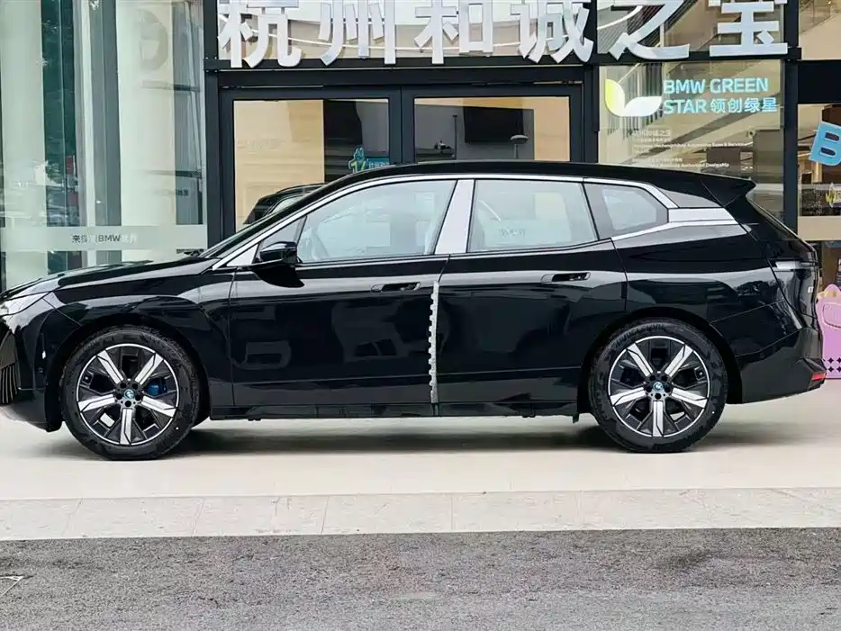 BMW BMW iX xDrive40 2023 Model Year Facelift 2026 - thumbnail 2