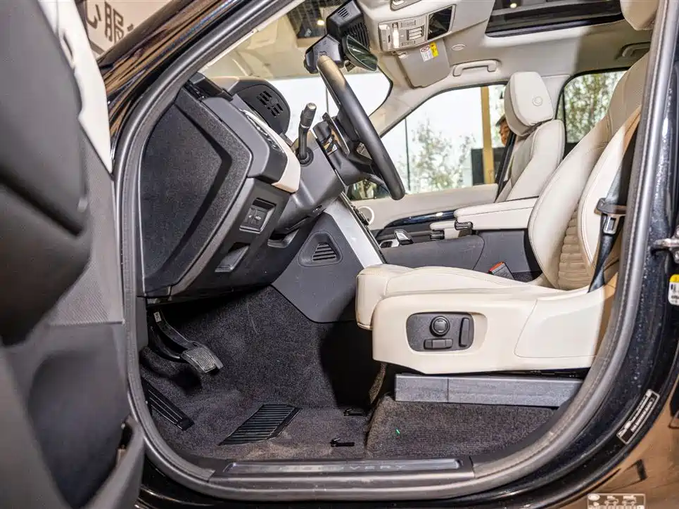 Land Rover Discovery 2024 360PS S 2025 - thumbnail 7