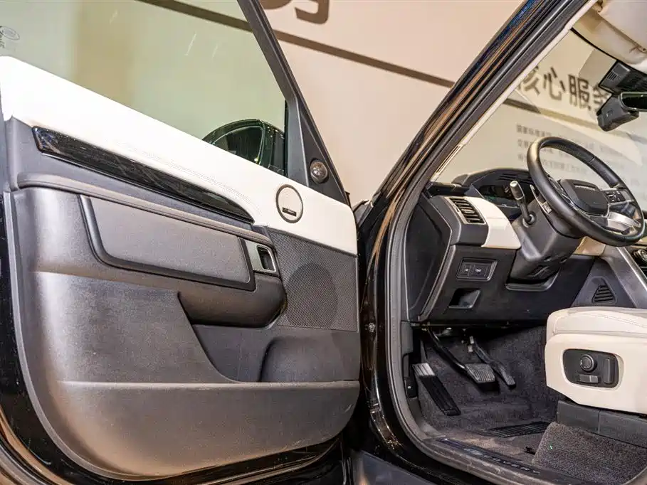 Land Rover Discovery 2024 360PS S 2025 - thumbnail 8