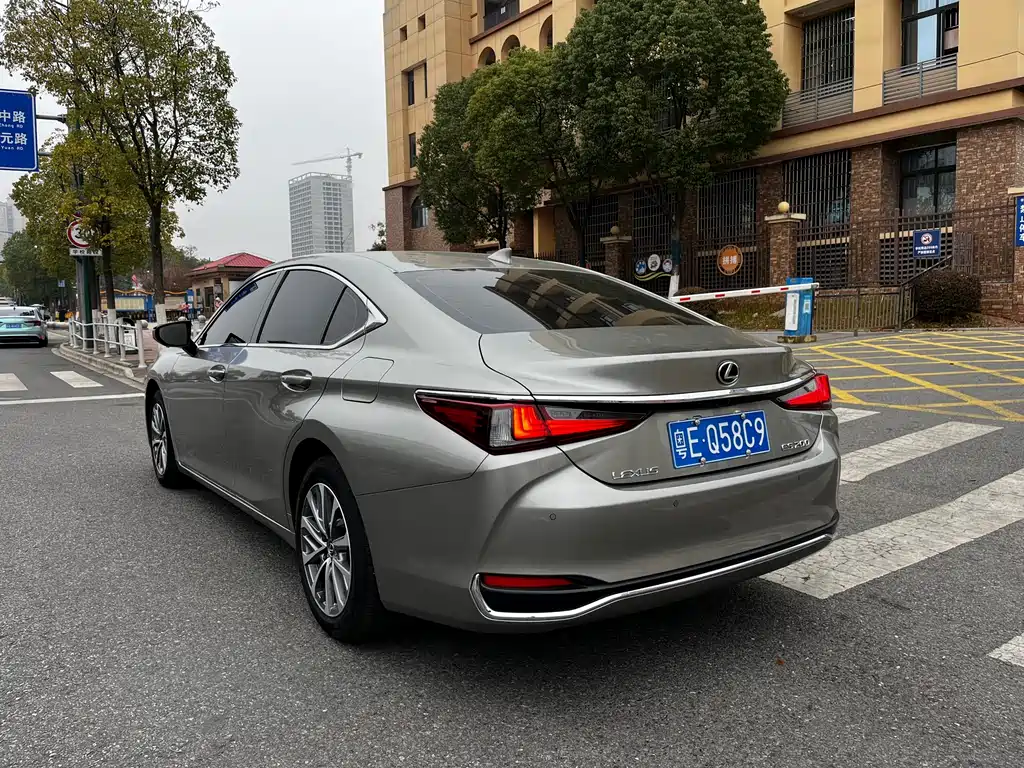 Lexus Lexus ES 2022 200 Excellent Edition 2023 - thumbnail 4