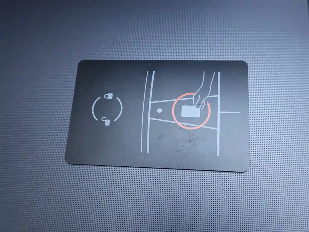 Tesla Model Y Long Range AWD 2025 2025 - thumbnail 25