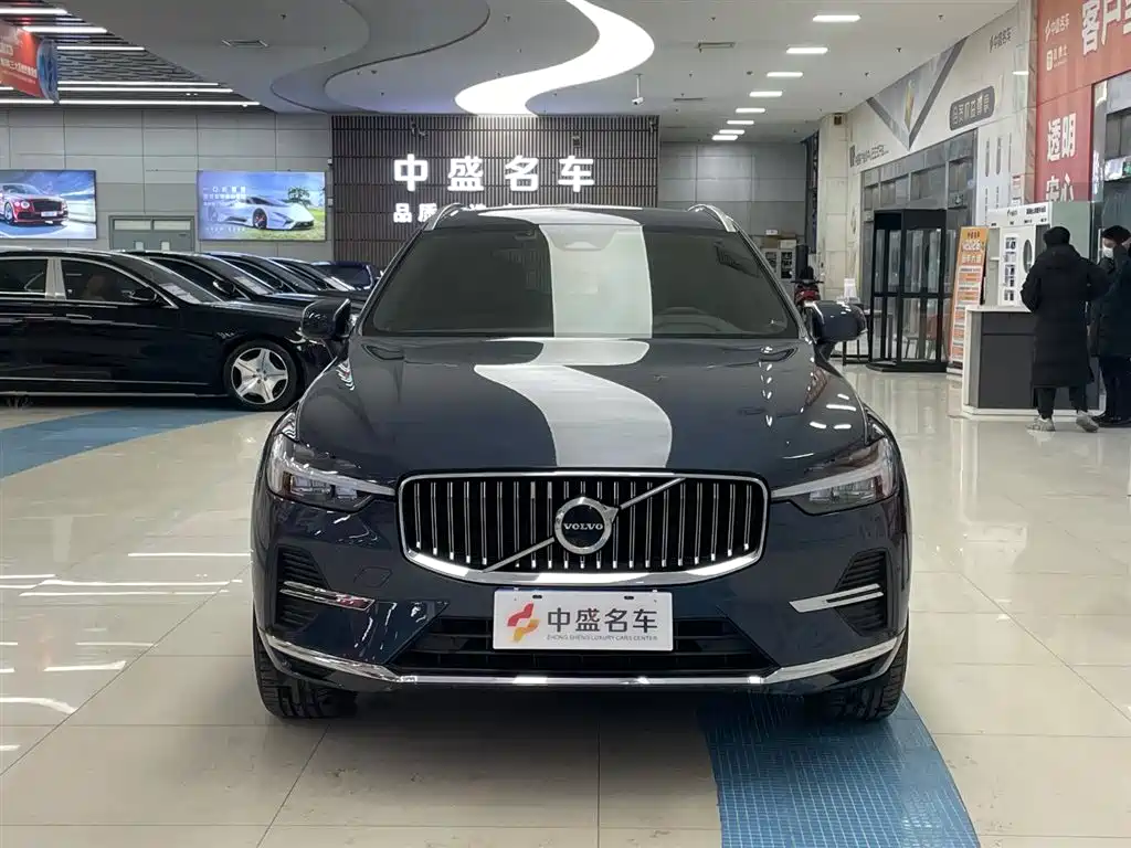 Volvo Volvo XC60 2023 B5 AWD Momentum Luxury Edition 2022 - thumbnail 2