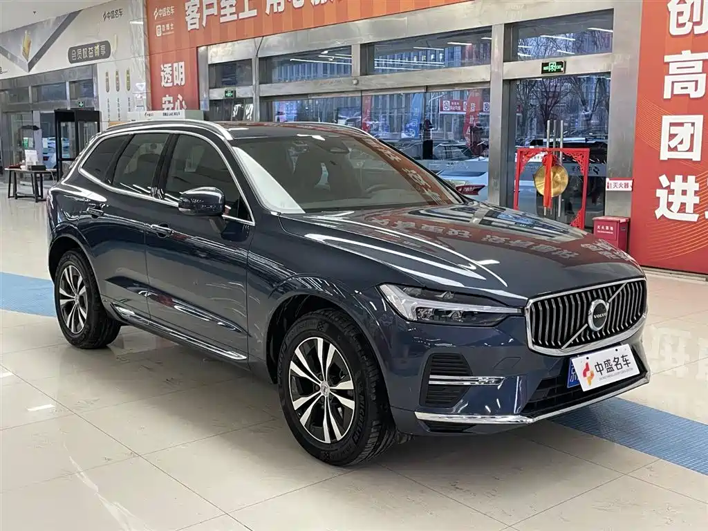 Volvo Volvo XC60 2023 B5 AWD Momentum Luxury Edition 2022 - thumbnail 3