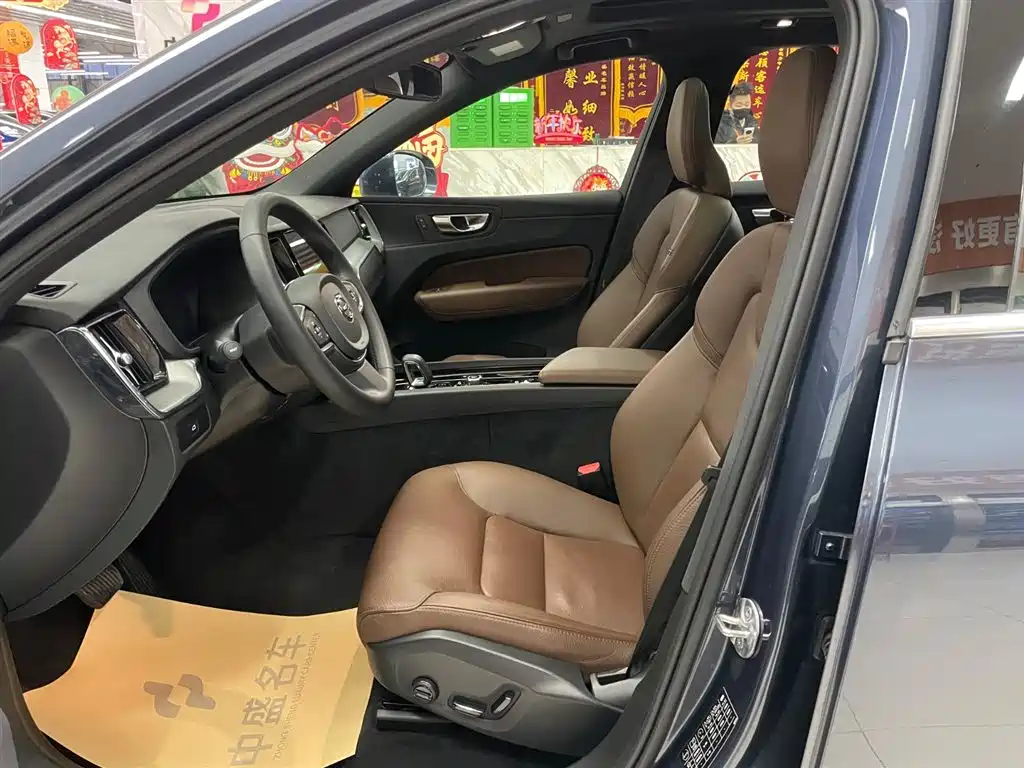 Volvo Volvo XC60 2023 B5 AWD Momentum Luxury Edition 2022 - thumbnail 11