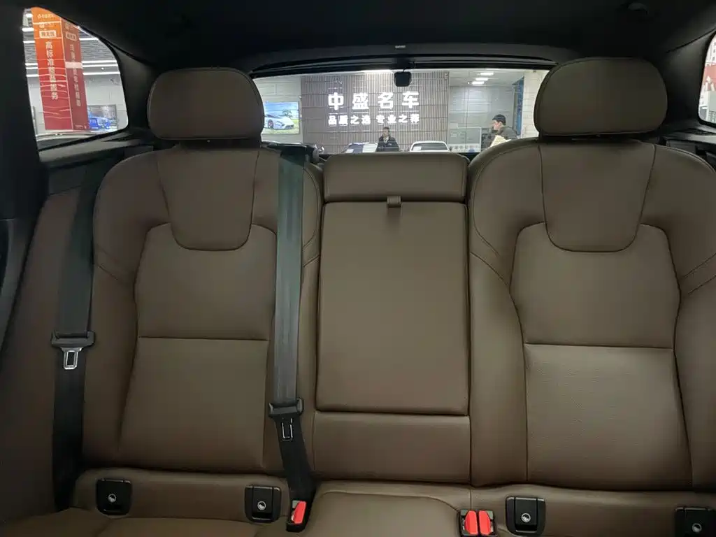 Volvo Volvo XC60 2023 B5 AWD Momentum Luxury Edition 2022 - thumbnail 12