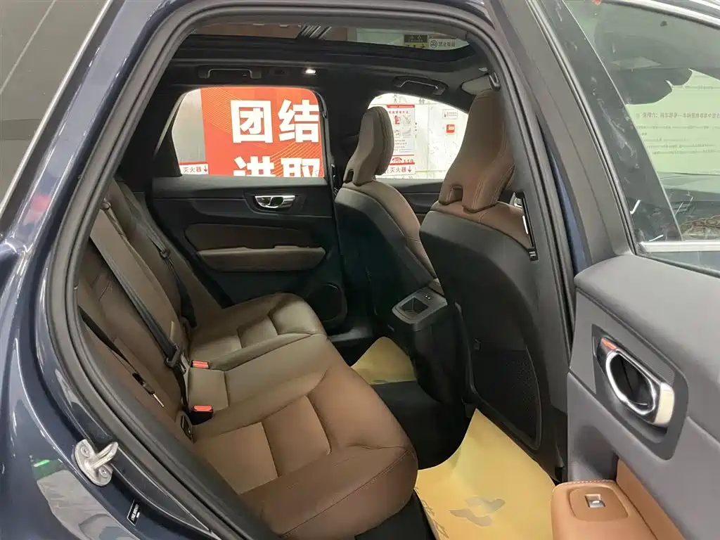 Volvo Volvo XC60 2023 B5 AWD Momentum Luxury Edition 2022 - thumbnail 18