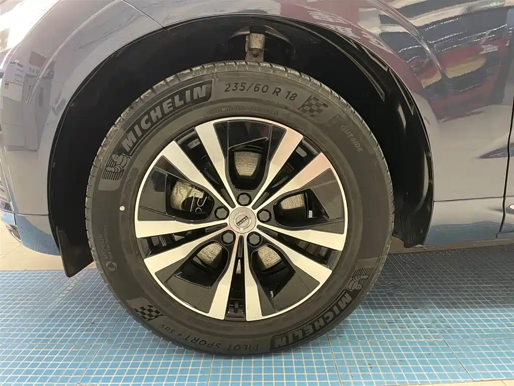 Volvo Volvo XC60 2023 B5 AWD Momentum Luxury Edition 2022 - thumbnail 27