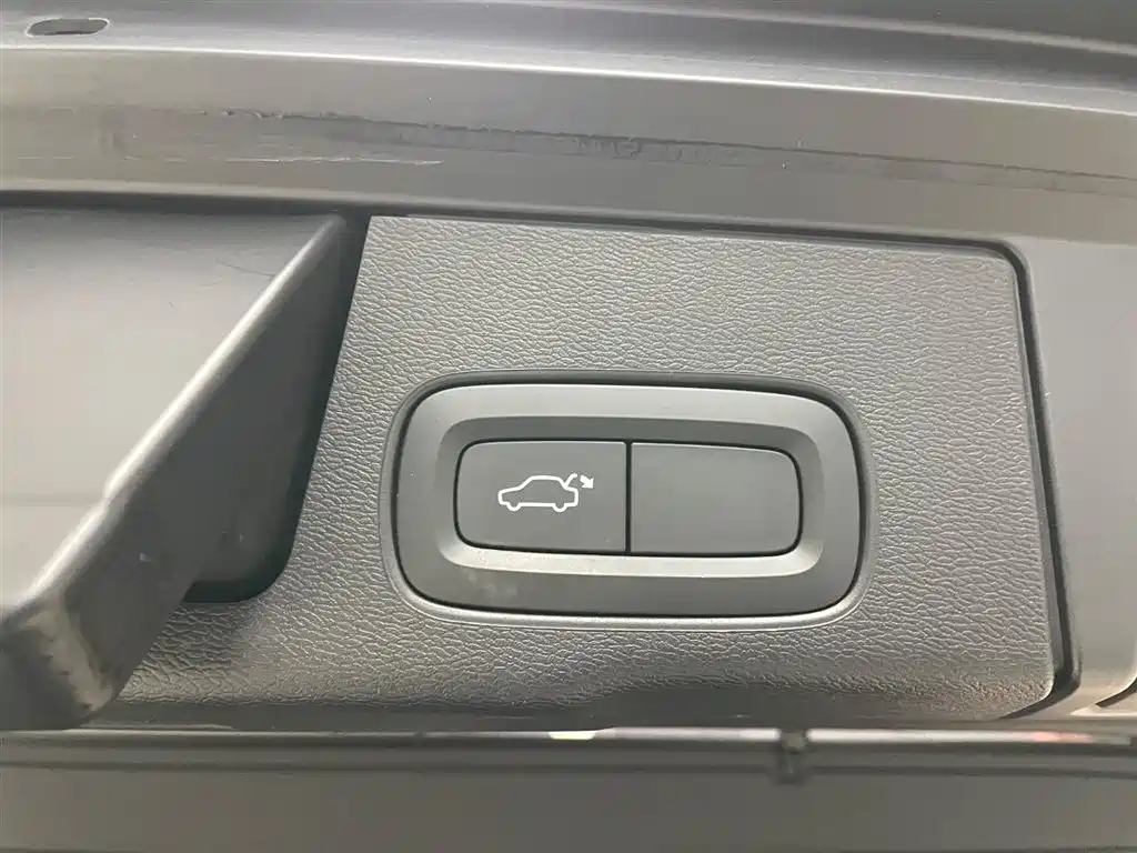 Volvo Volvo XC60 2023 B5 AWD Momentum Luxury Edition 2022 - thumbnail 29