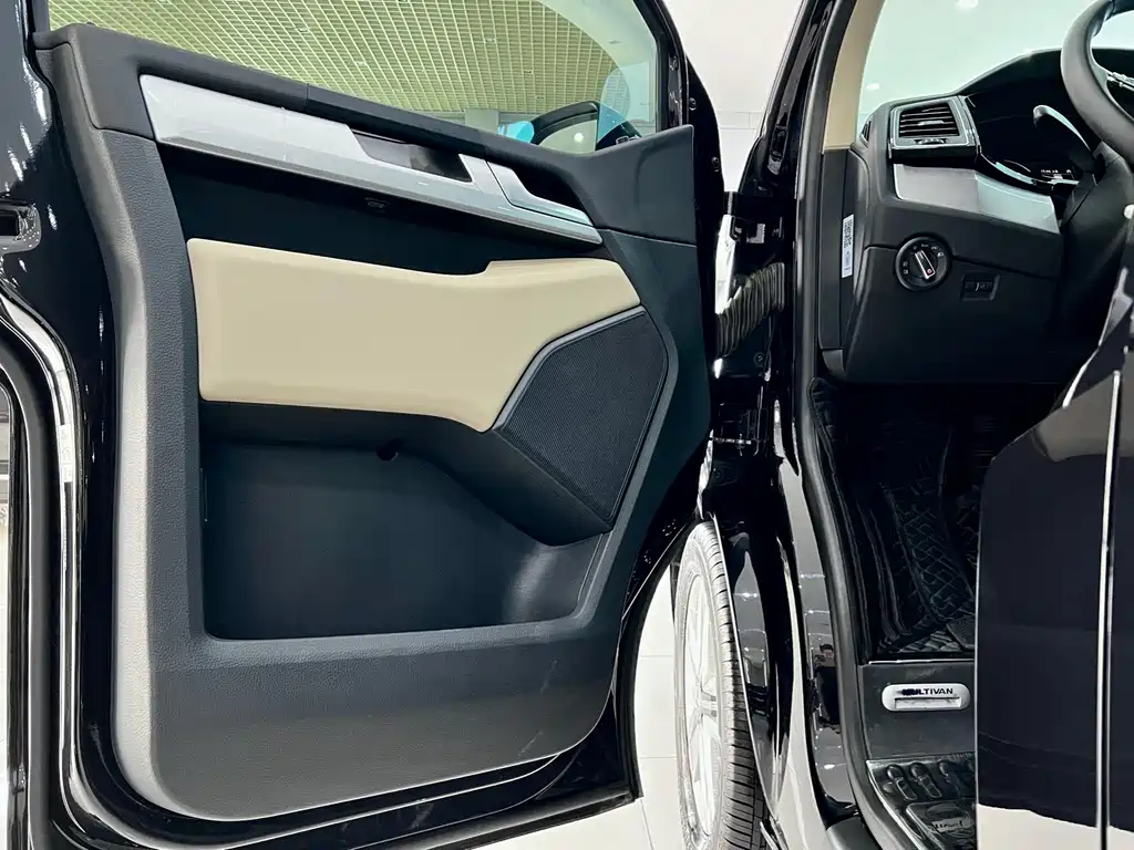 Volkswagen Volkswagen Multivan 2016 2.0 TSI 4MOTION Comfortline 6-seater 2017 - thumbnail 22