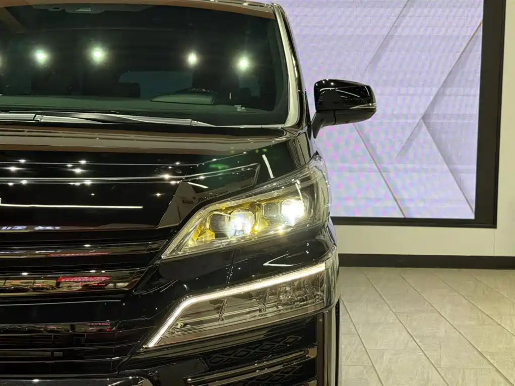 Toyota Alphard 2023 Crown Hybrid 2.5L HV Royal Edition 2023 - thumbnail 4