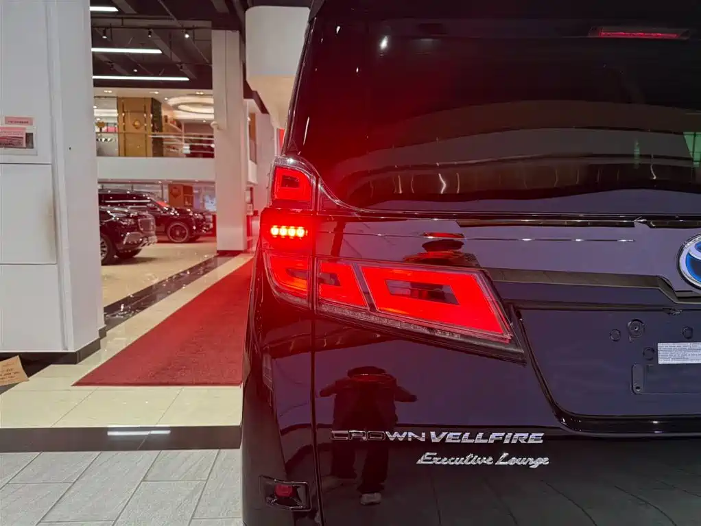 Toyota Alphard 2023 Crown Hybrid 2.5L HV Royal Edition 2023 - thumbnail 6