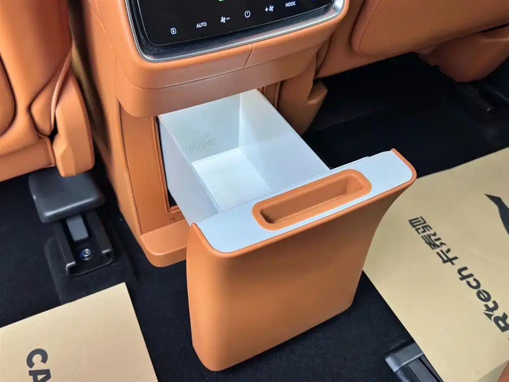 AITO M9 Aito M9 2024 Extended Range Ultra 42kWh 6-seater 2024 - thumbnail 16