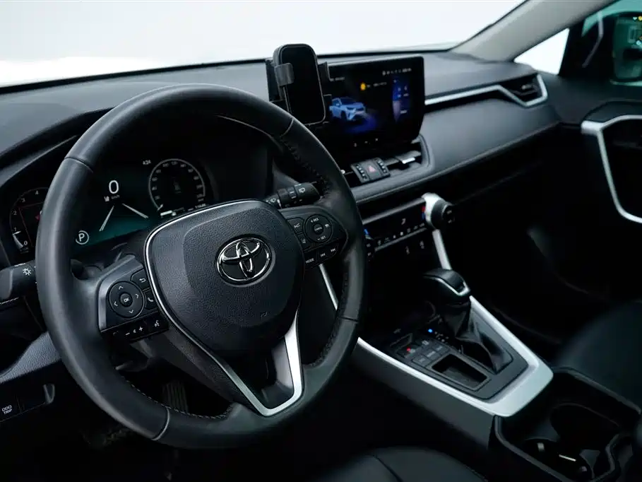 Toyota RAV4 2023 2.0L CVT 2WD 20th Anniversary Platinum Edition 2023 - thumbnail 5