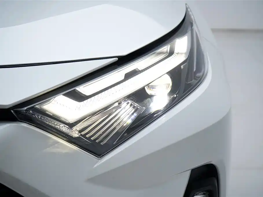 Toyota RAV4 2023 2.0L CVT 2WD 20th Anniversary Platinum Edition 2023 - thumbnail 27