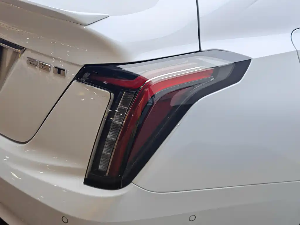 Cadillac Cadillac CT5 2023 28T Platinum Edition 2023 - thumbnail 7