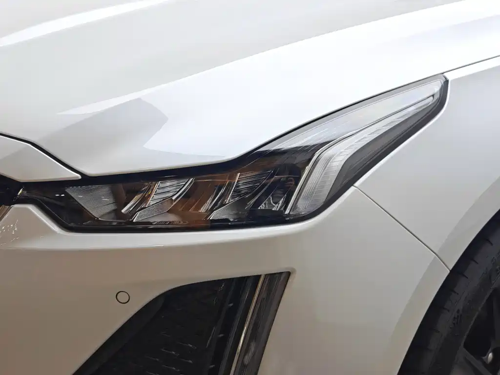 Cadillac Cadillac CT5 2023 28T Platinum Edition 2023 - thumbnail 8