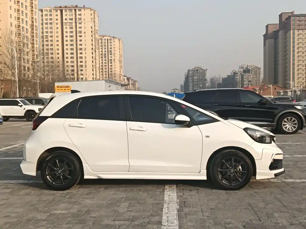 Honda Honda Fit 2022 1.5L CVT Infinite MUGEN Edition 2022 - thumbnail 4