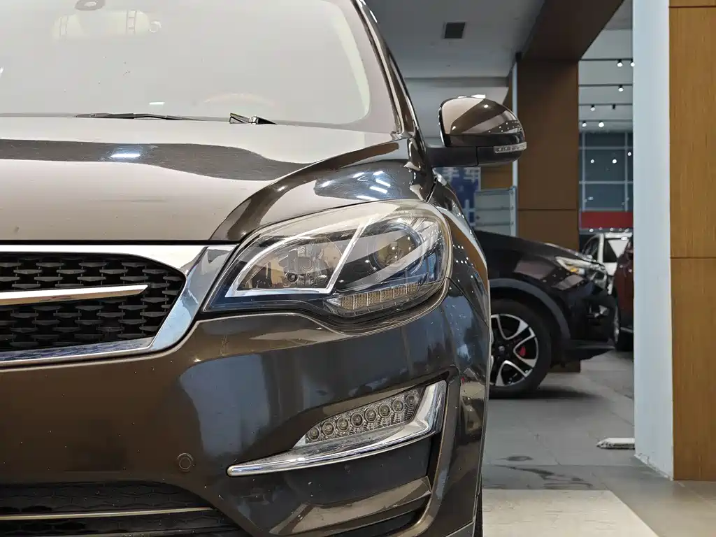 Zotye Dymax X5 2017 Upgrade Edition 1.5T Manual Luxury Model 2017 - thumbnail 2