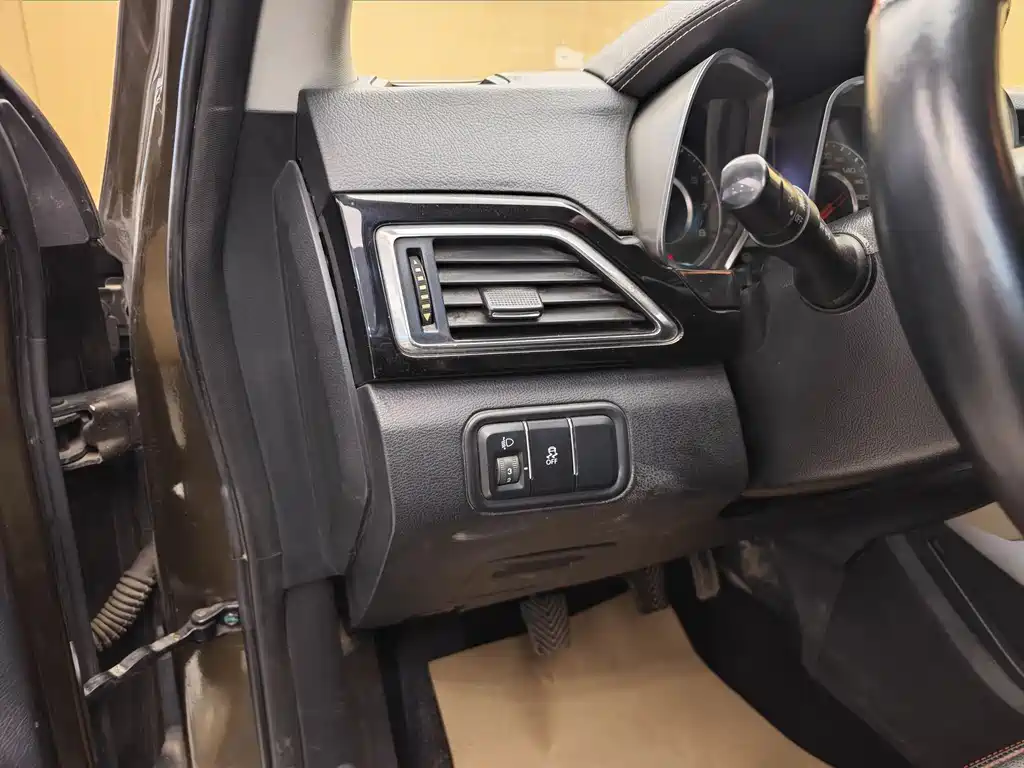 Zotye Dymax X5 2017 Upgrade Edition 1.5T Manual Luxury Model 2017 - thumbnail 11