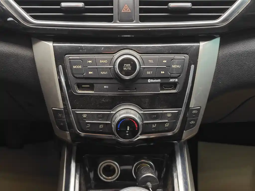 Zotye Dymax X5 2017 Upgrade Edition 1.5T Manual Luxury Model 2017 - thumbnail 16