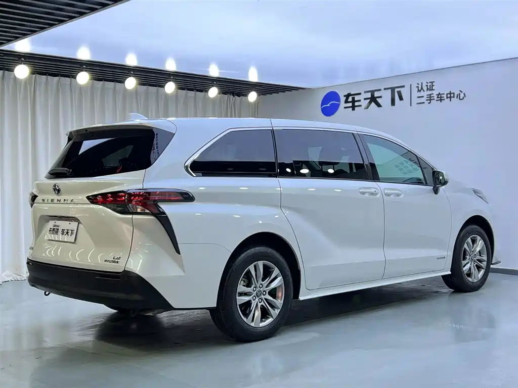Toyota Toyota Sienna 2024 2.5L Hybrid LE 2024 - thumbnail 3