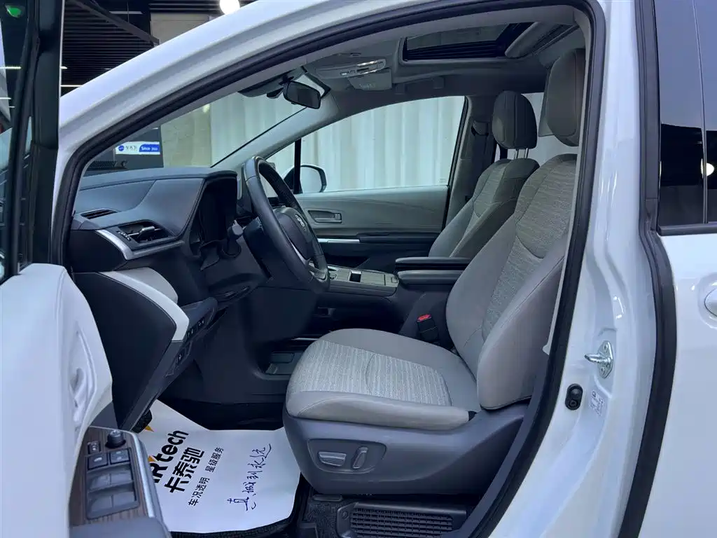 Toyota Toyota Sienna 2024 2.5L Hybrid LE 2024 - thumbnail 6
