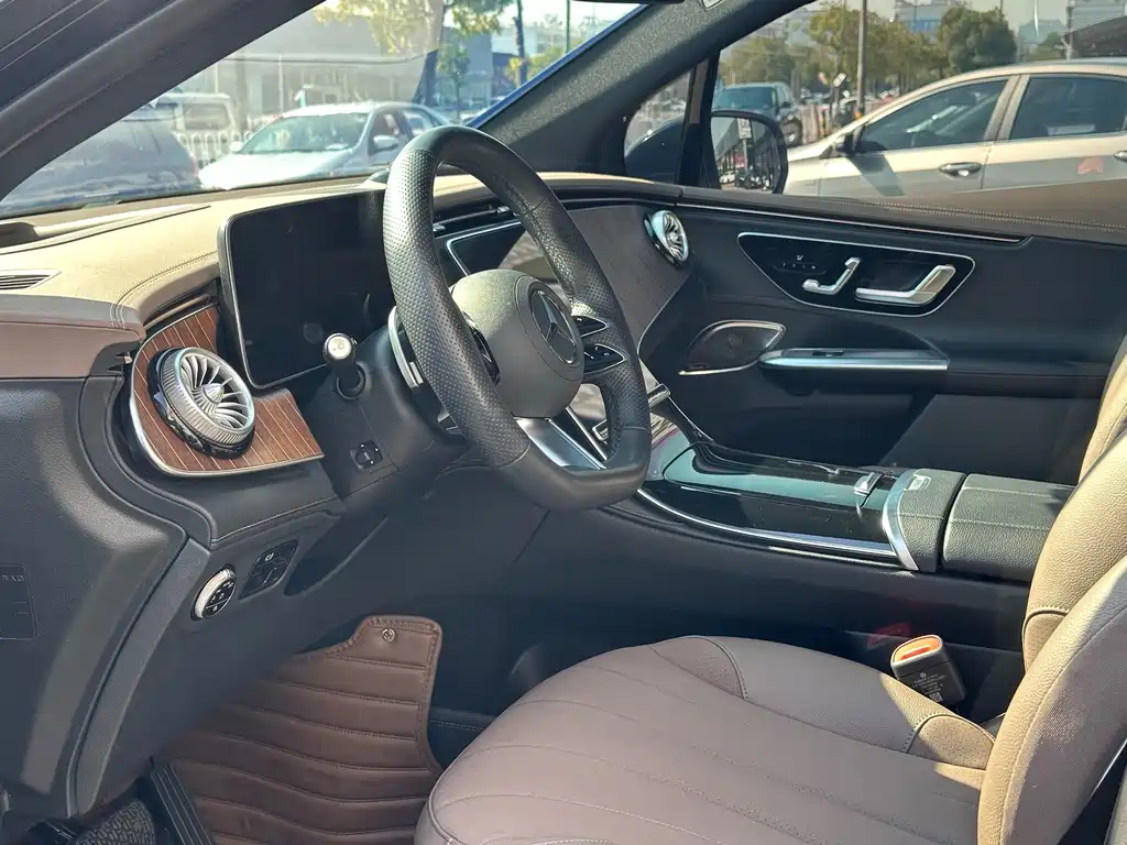 Mercedes-Benz Mercedes-Benz EQE SUV 2023 350 4MATIC Luxury Edition 2024 - thumbnail 8
