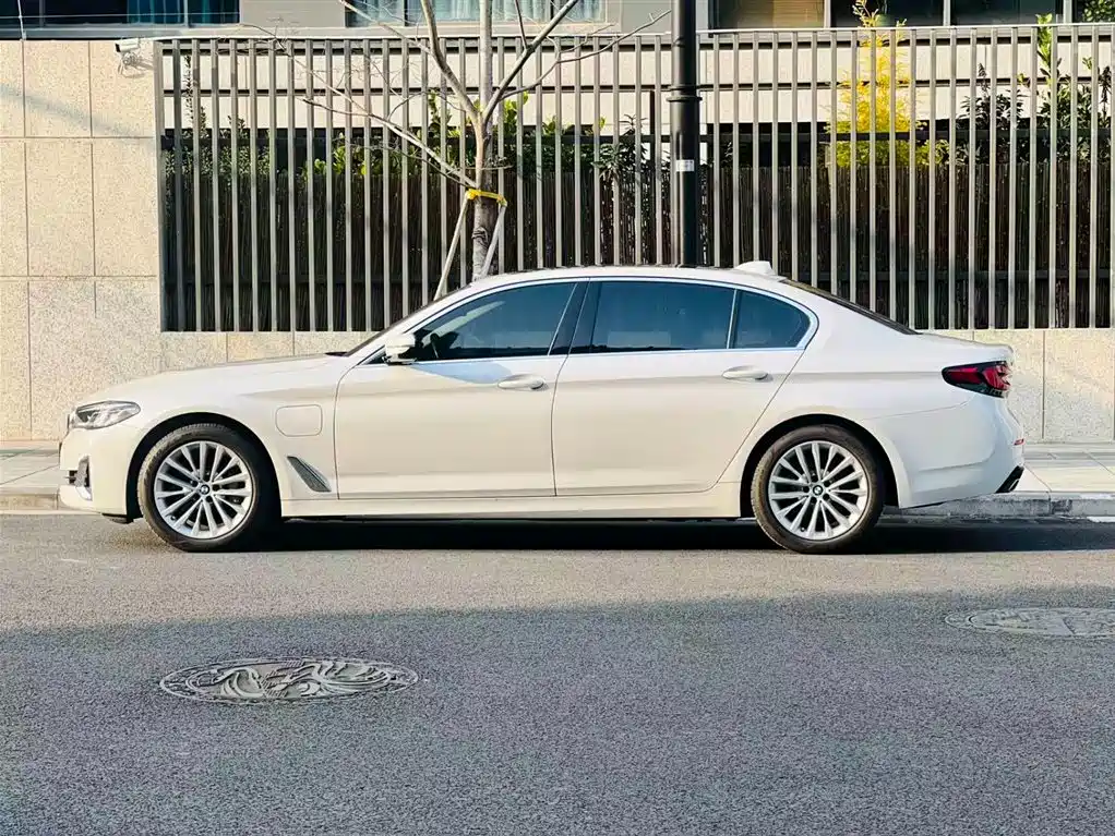 BMW BMW 5 Series Hybrid 2021 535Le Luxury Package 2021 - thumbnail 2