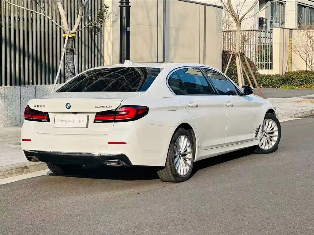 BMW BMW 5 Series Hybrid 2021 535Le Luxury Package 2021 - thumbnail 3