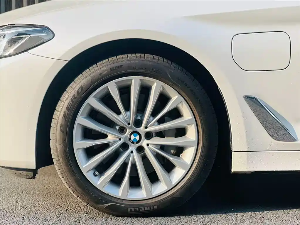 BMW BMW 5 Series Hybrid 2021 535Le Luxury Package 2021 - thumbnail 7