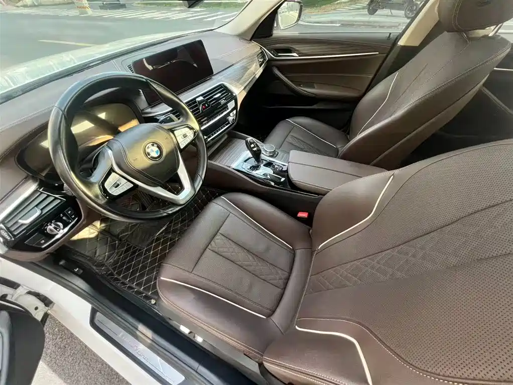 BMW BMW 5 Series Hybrid 2021 535Le Luxury Package 2021 - thumbnail 14