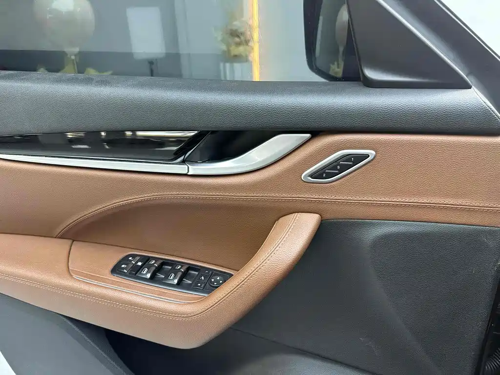 Maserati Maserati Levante 2016 3.0T Standard 2018 - thumbnail 5
