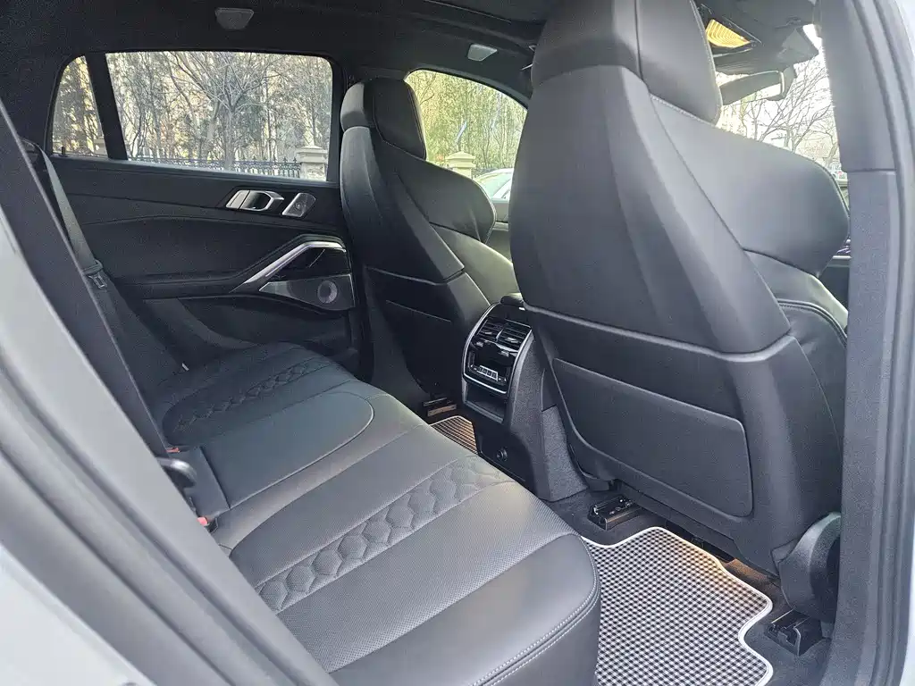 BMW BMW X6 M 2023 X6 M Thunder Edition 2025 - thumbnail 10