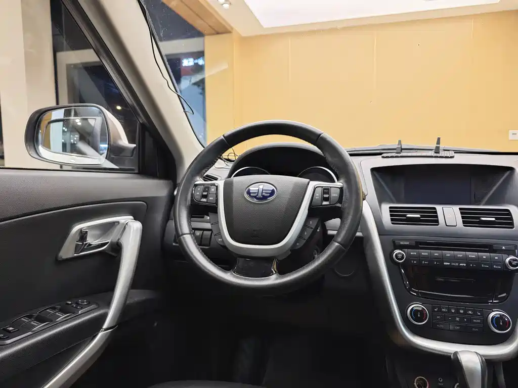 Besturn Besturn X80 2015 2.0L Automatic Luxury Edition 2014 - thumbnail 14