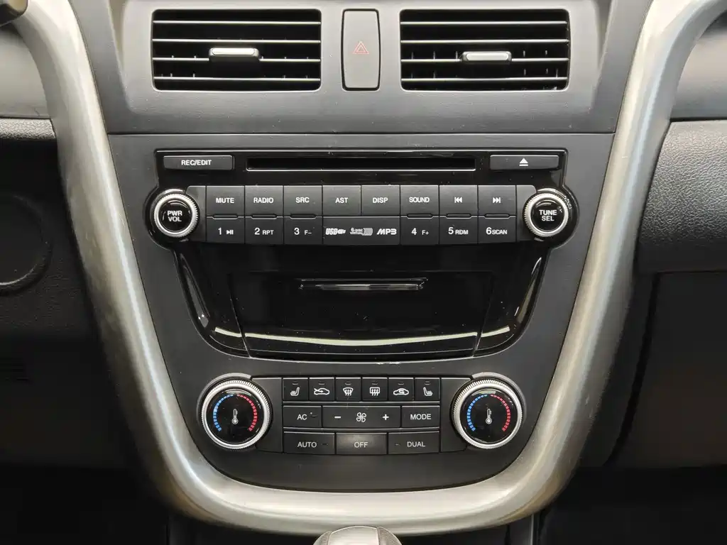Besturn Besturn X80 2015 2.0L Automatic Luxury Edition 2014 - thumbnail 16
